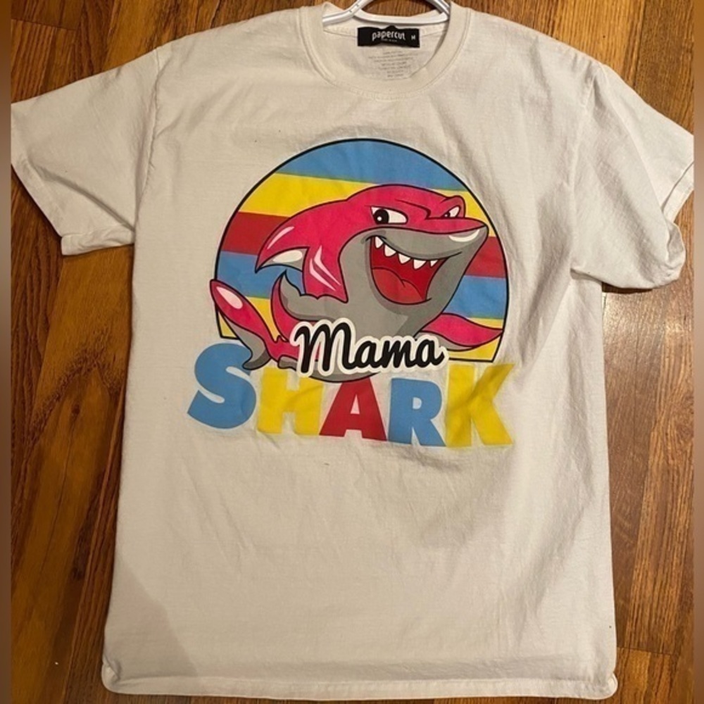 Mama Shark Graphic T-Shirt White Mens Medium by Papercut